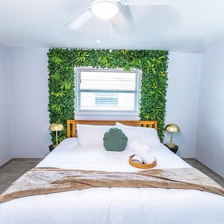 Trendy Home By Jet Skis, Parks & Art Hotspots サラソータ エクステリア 写真