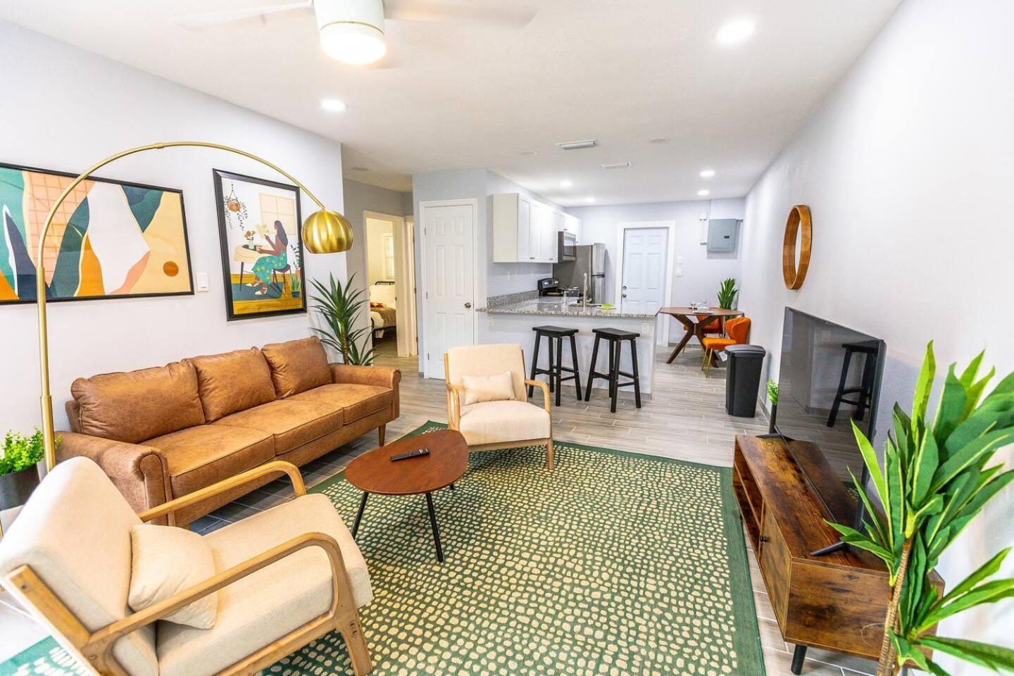 Trendy Home By Jet Skis, Parks & Art Hotspots サラソータ エクステリア 写真