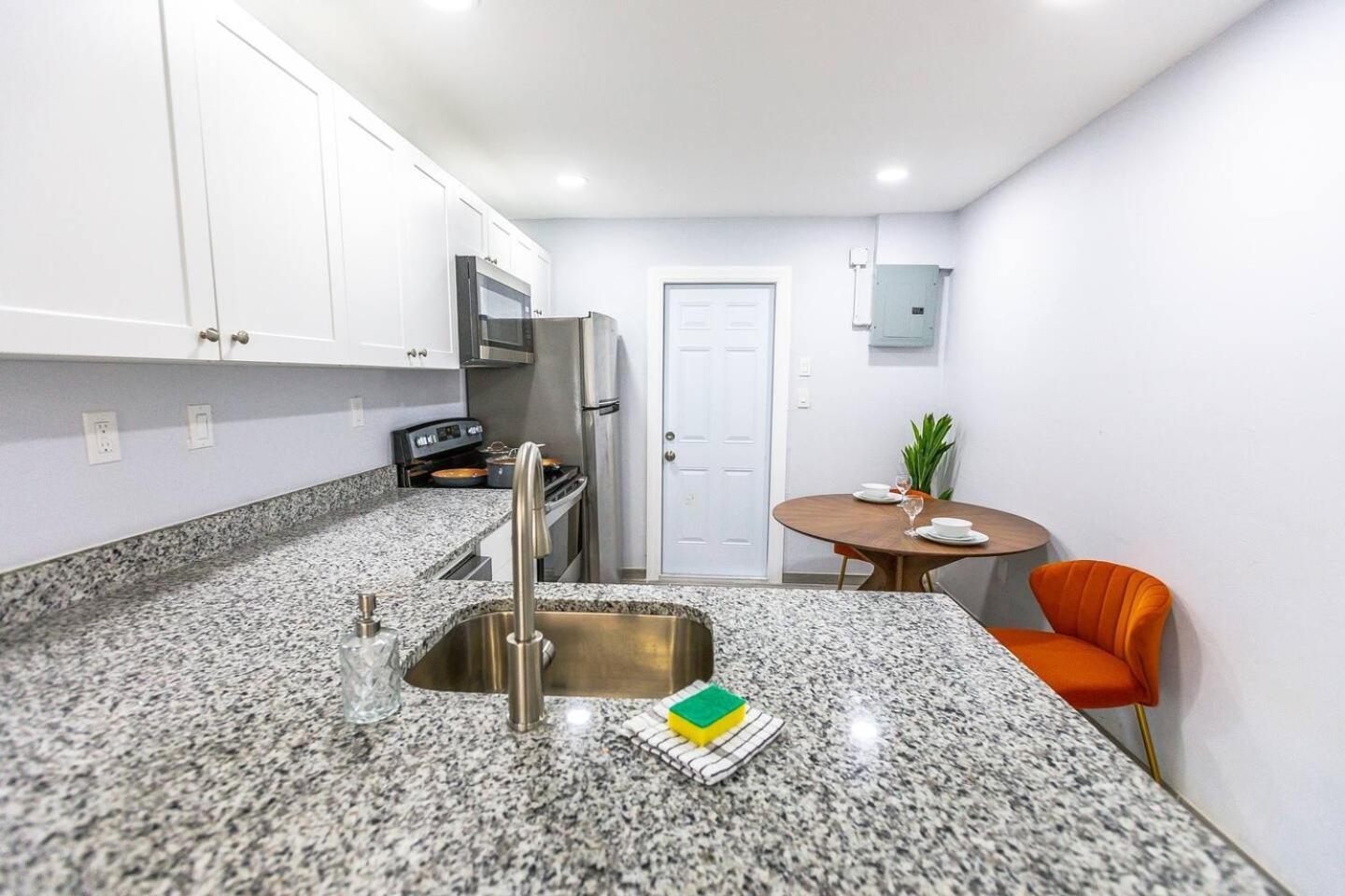 Trendy Home By Jet Skis, Parks & Art Hotspots サラソータ エクステリア 写真